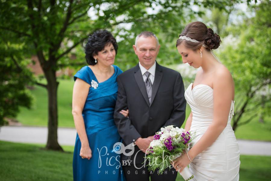 Pittsburgh Wedding Photographer Pittsburgh Wedding Photographer, Pics By Chicks, Cranberry Wedding Photographer, Beaver PA Wedding Photographer, Warrendale Wedding Photographer, Wexford Wedding Photographer, New Kensington Wedding Photographer, decent priced wedding photographer in pittsburgh, bride and parent photo ideas