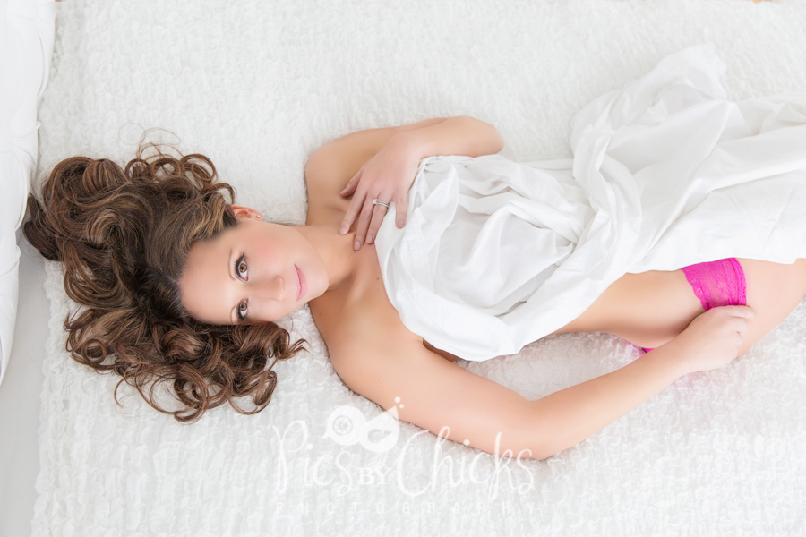 pittsburgh boudoir photographer with white sheet photo shoot pittsburgh boudoir photographer with white sheet photo shoot