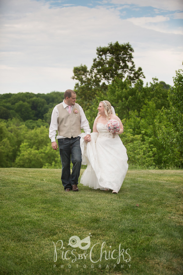 Pittsburgh Blueberry Hill Park wedding photo of bride and groom