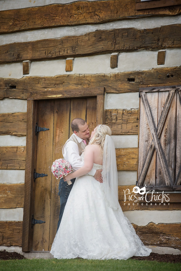 Pittsburgh Blueberry Hill Park wedding photo of bride and groom