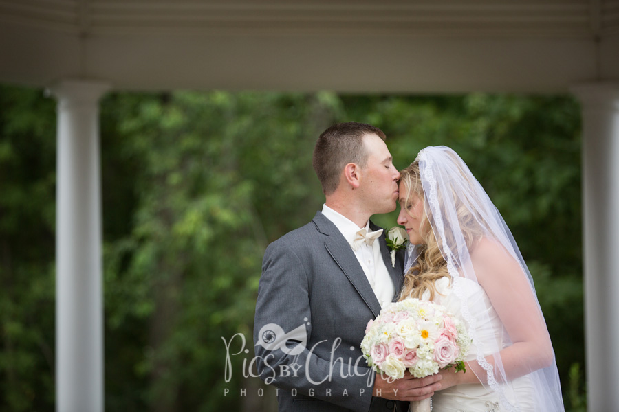 sweet and tender wedding photo in pittsburgh sweet and tender wedding photo in pittsburgh