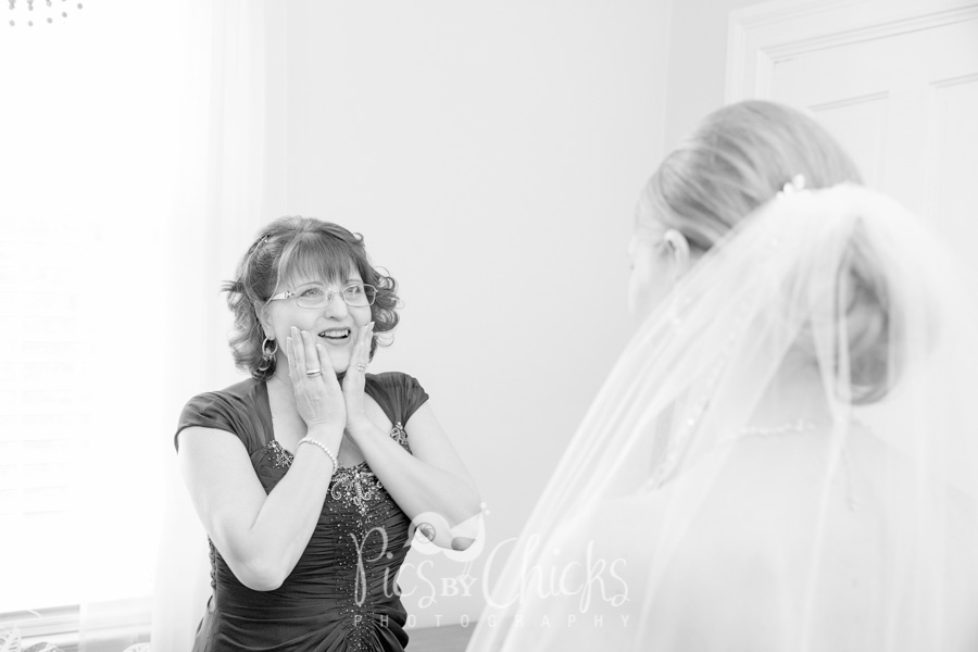 mom & daughter photo on wedding day, pittsburgh wedding photography by pics by chicks photography