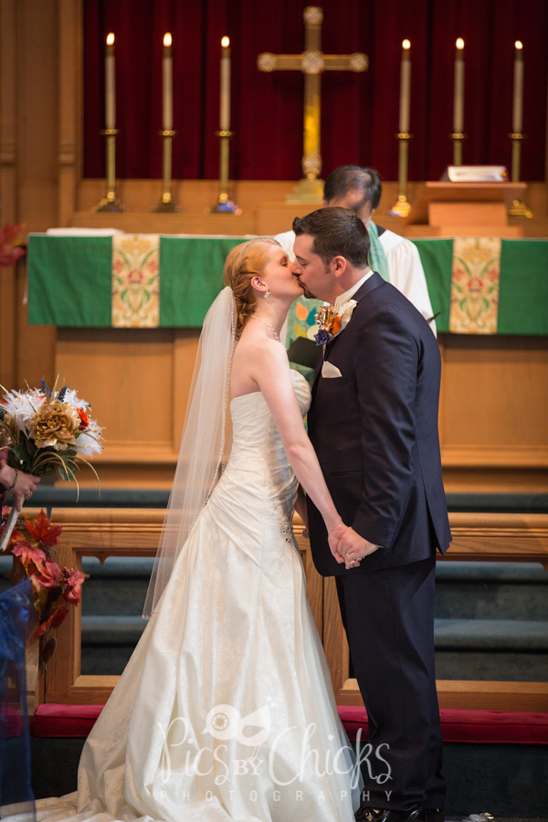 first kiss wedding photo