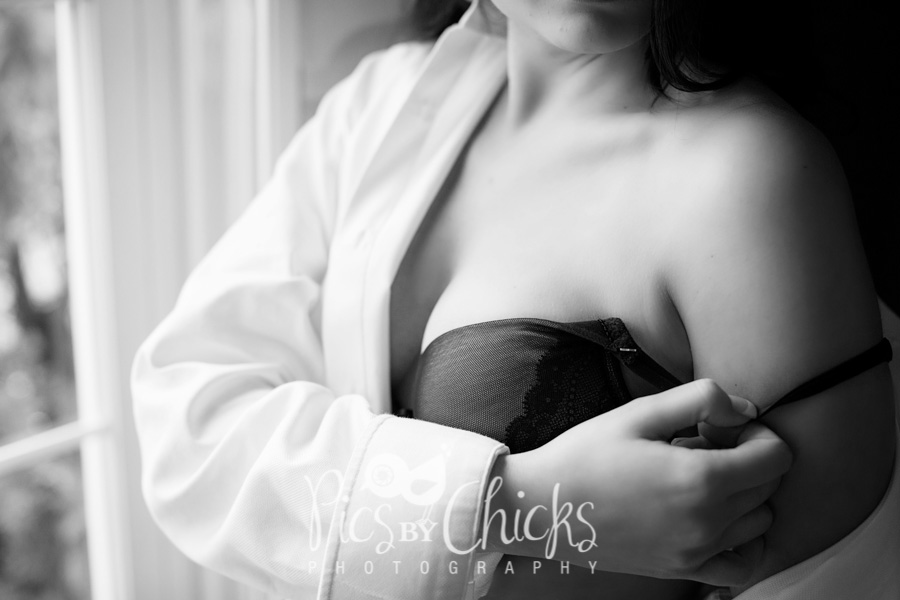 black & white boudoir photo - Pics By Chicks Photography black & white boudoir photo - Pics By Chicks Photography