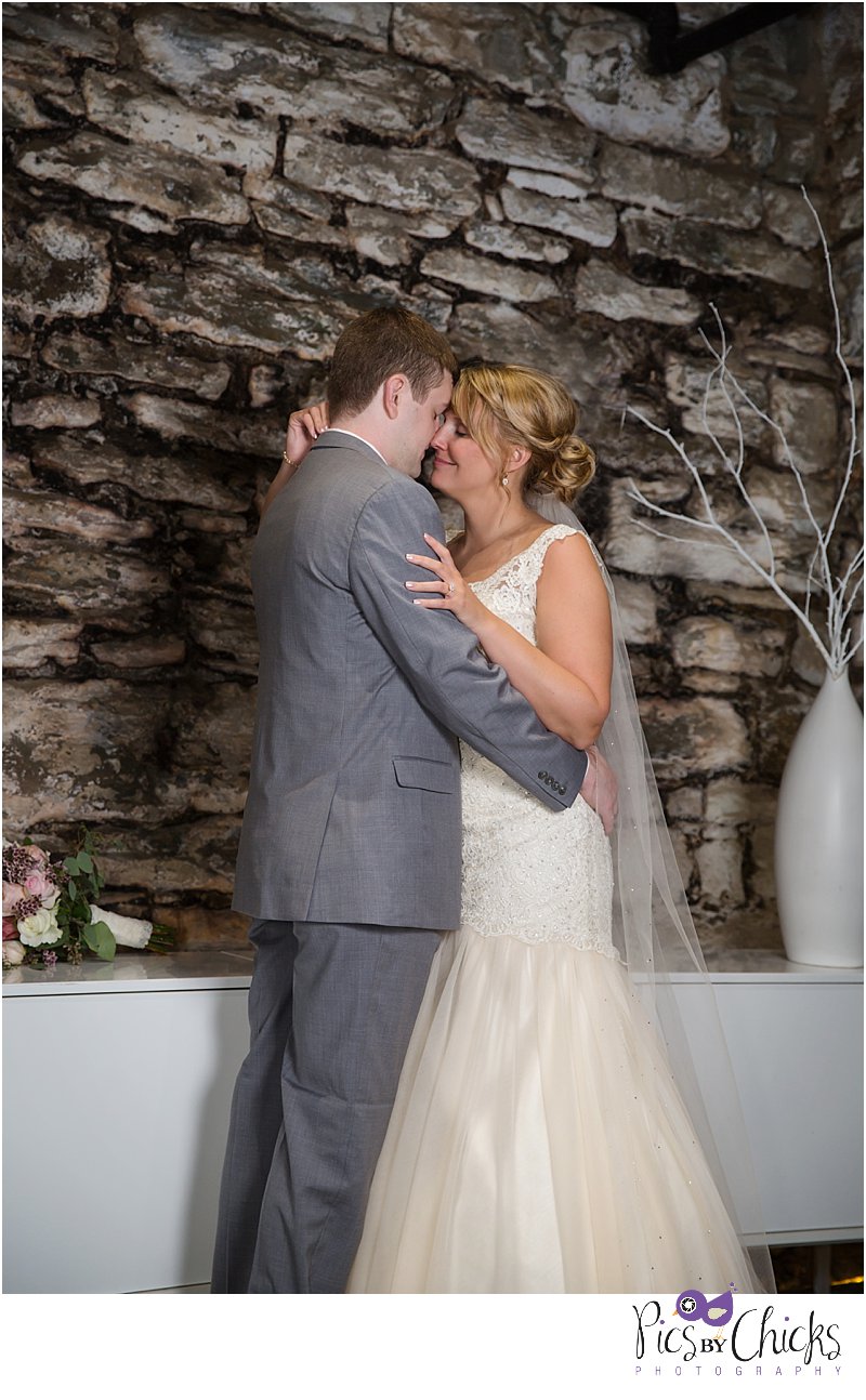 pittsburgh wedding photographers pics by chicks photography at J Verno Studios for bridal portraits
