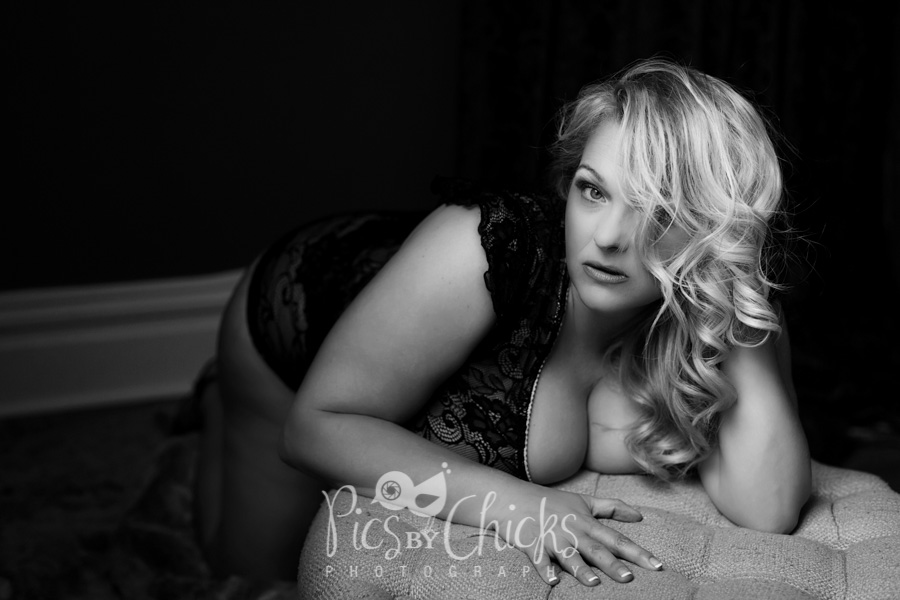 plus size boudoir pittsburgh photo session for wedding gift