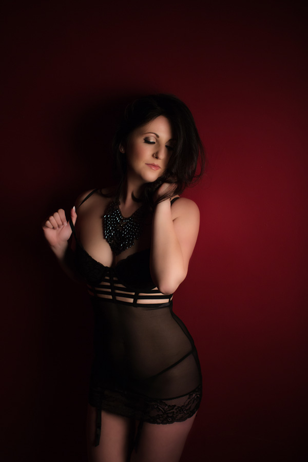 boudoir photographer pittsburgh black lingerie boudoir pose