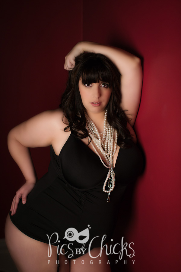 plus size boudoir photographer pittsburgh boudoir pose idea for plus size clients black lingerie from Hips and Curves