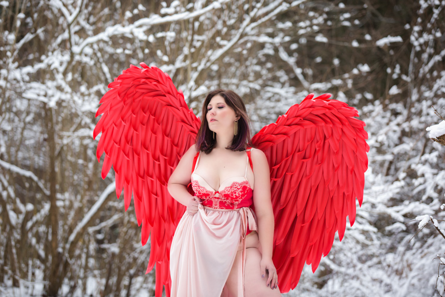pittsburgh boudoir photographer, outdoor fantasy session with red wings and snow