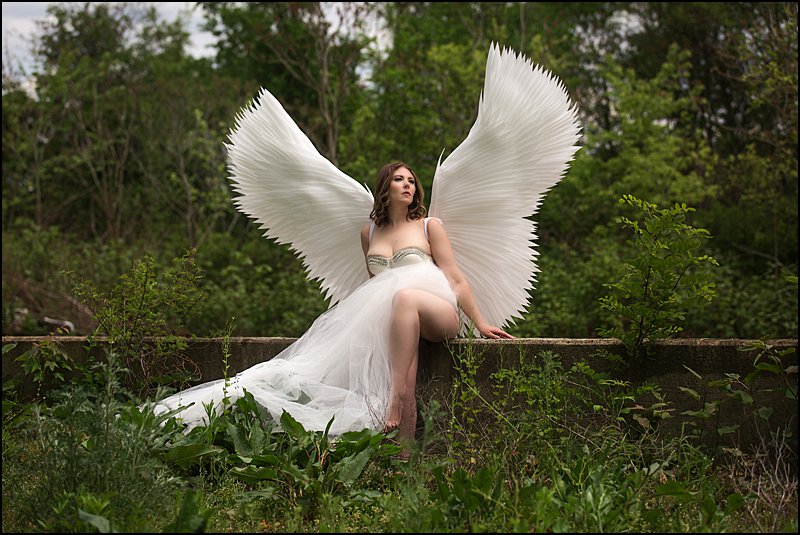 boudoir photos pittsburgh, boudoir photo shoot outside with white fantasy wings