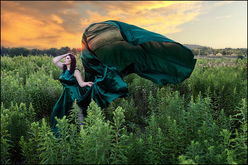 pittsburgh boudoir sunset photo shoot, pittsburgh photographer specializing in boudoir, green satin flying dress in field during sunset
