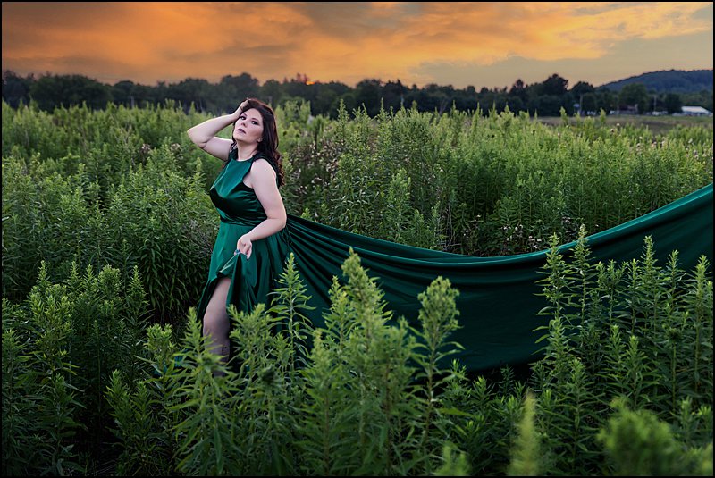 pittsburgh boudoir sunset photo shoot, pittsburgh photographer specializing in boudoir, green satin flying dress in field during sunset