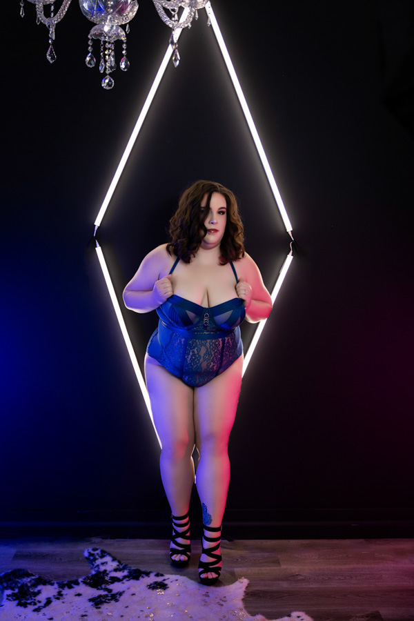 plus size boudoir photos near me, size inclusive boudoir studio in pittsburgh, blue lace lingerie posing in a diamond light designed by Maura Chick