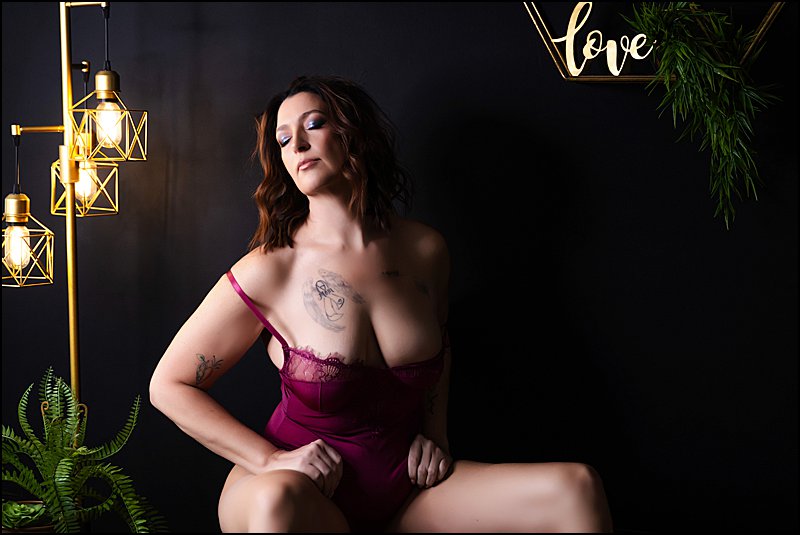 boudoir photography pittsburgh at studio in lingerie photo shoot on luxe leather couch